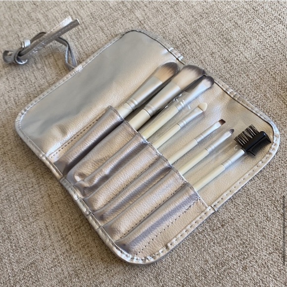 🪞 NEW 7 piece makeup brush glam set with silver roll up pouch - Picture 4 of 11